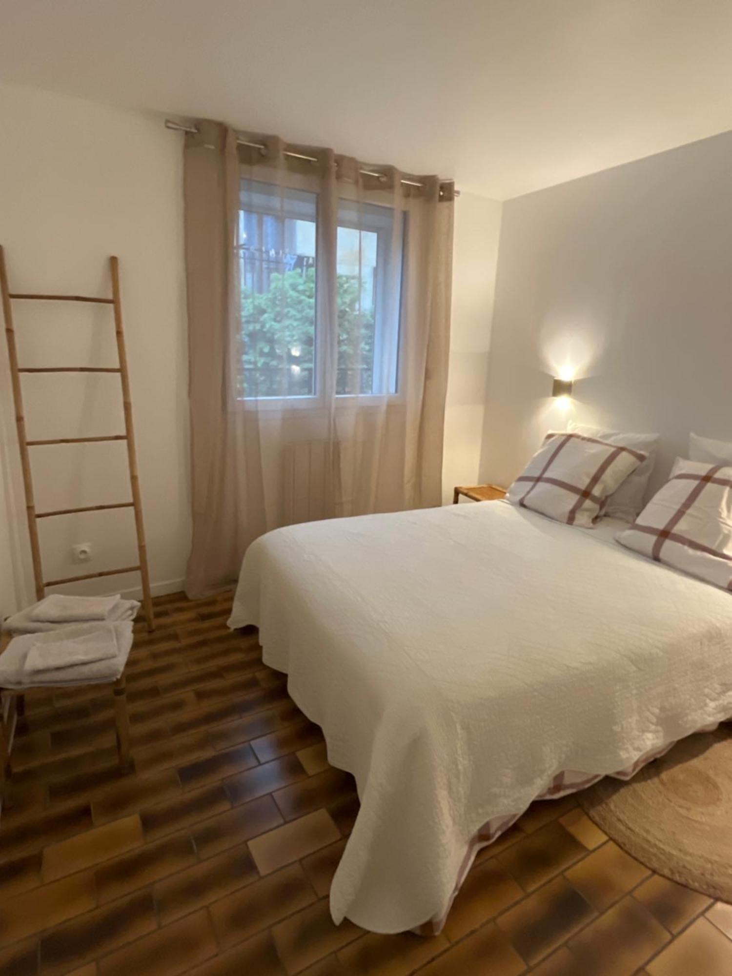 Agreable Maison De Village Avec Terrasse Vinca Kültér fotó